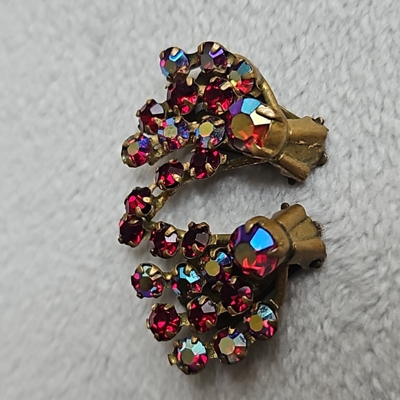 Vintage 1940s made in Austria ruby red crystal earrings. - Picture 8 of 8